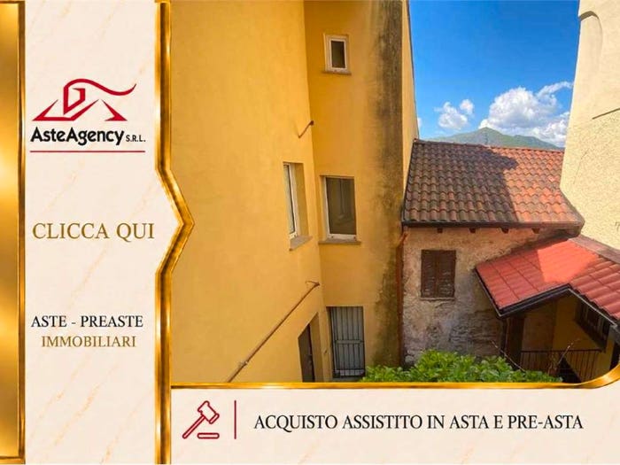 Appartamento con 5 locali in vendita in Frazione Orascio snc, Maccagno con Pino e Veddasca