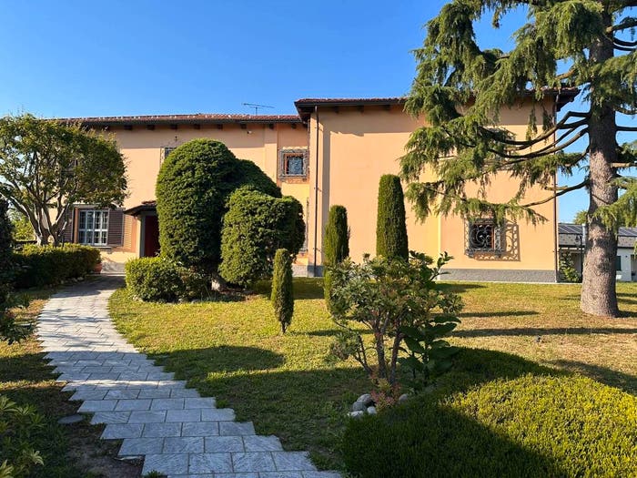 Casa con 6 locali in vendita in Via Giovanni Pascoli, Agrate Conturbia