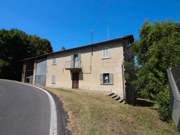 Casa con 6 locali in vendita in Via Provinciale, Mombarcaro