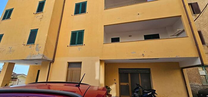Appartamento trilocale in vendita in Via delle Rose, Paola
