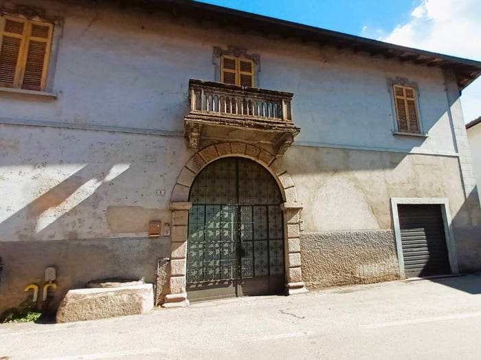 Casa in vendita in Via Aprile, Bardello con Malgesso e Bregano