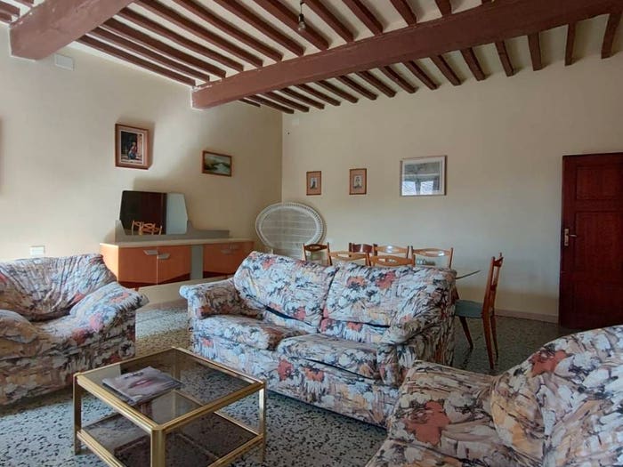 Appartamento con 6 locali in vendita in Via Roma, Guardistallo