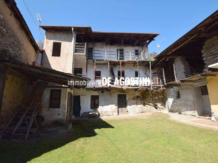 Casa con 5 locali in vendita in via Cristoforo Colombo, Centro, Massino Visconti