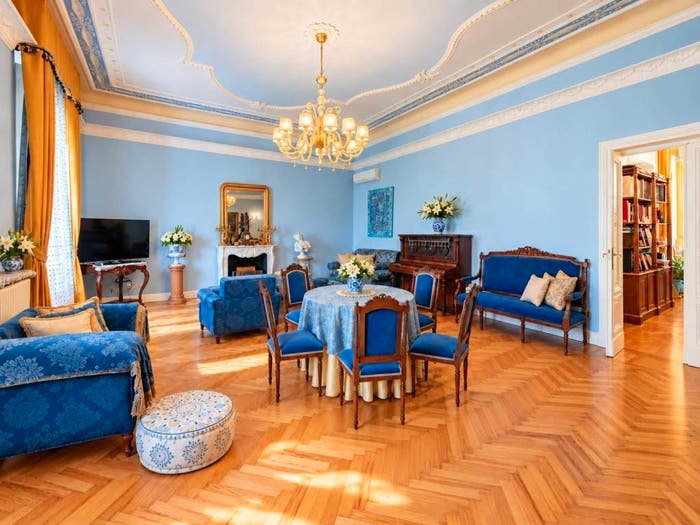 Appartamento con 6 locali in vendita in Strada Macedonio Melloni, Centro Storico, Parma