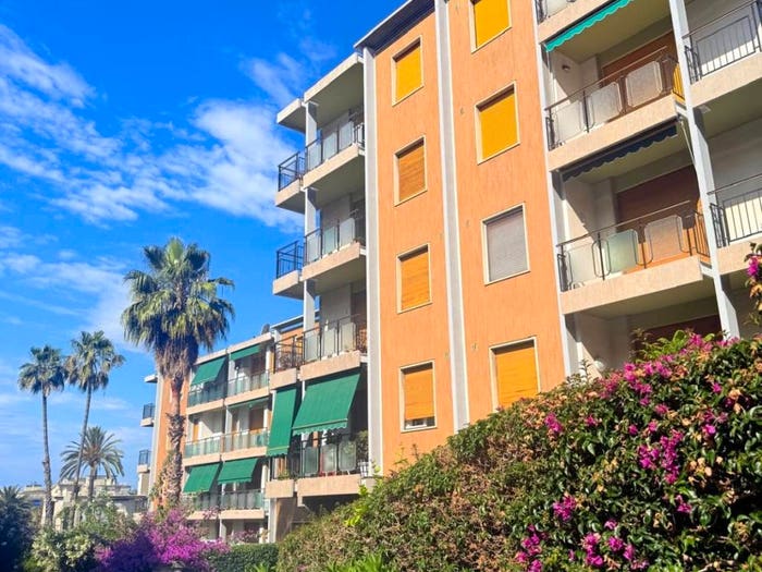 Appartamento bilocale in vendita in Via Domenico Tumiati, Centro, Bordighera