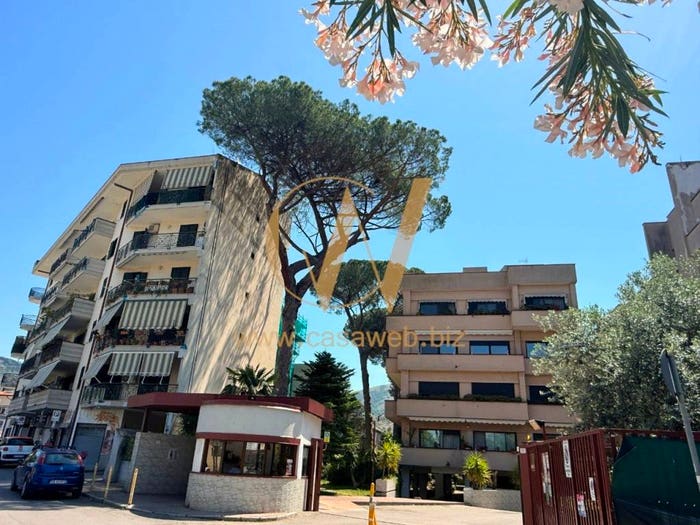 Appartamento con 5 locali in vendita in Via Francesco Marchesiello, Parco Cerasole, Caserta