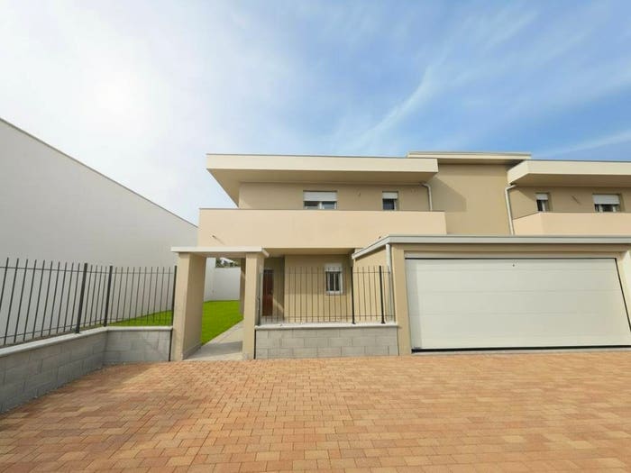 Casa quadrilocale in vendita in Via Nazario Sauro, San Giorgio Su Legnano
