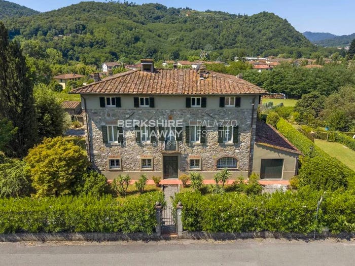 Casa con 6 locali in vendita in Piazza Napoleone San Michele, Lucca