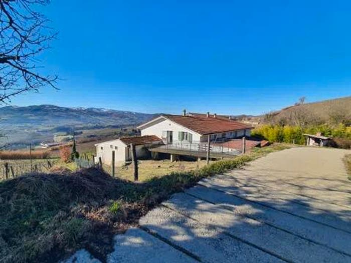 Casa con 6 locali in vendita in Sessame