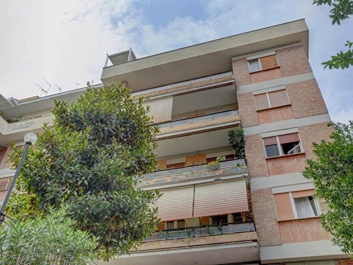Appartamento quadrilocale in vendita in Viale Carlo Tommaso Odescalchi, Ardeatino Montagnola, Roma