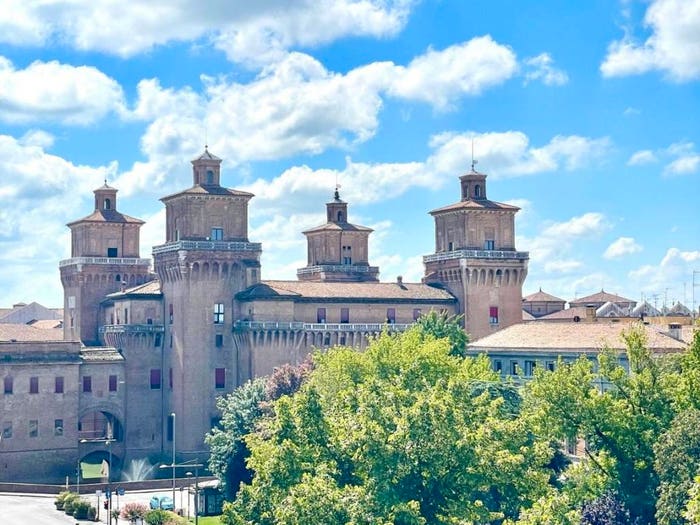 Appartamento trilocale in vendita in Viale Camillo Benso di Cavour, Centro Storico, Ferrara