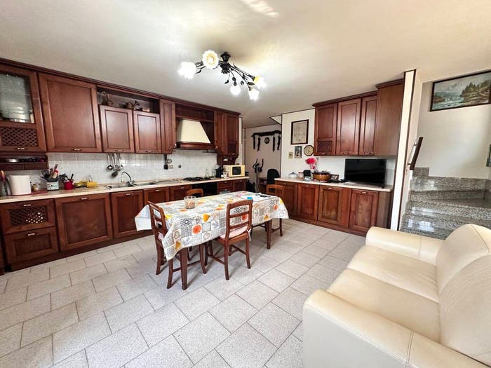 Casa con 6 locali in vendita in Centro, None