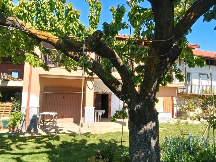 Casa con 6 locali in vendita in Via Ceresa, Busca