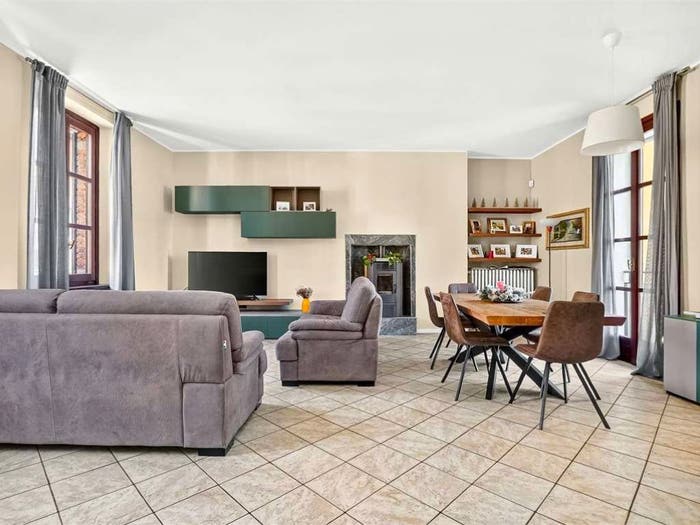 Appartamento con 6 locali in vendita in VIA VALLE TICINO, Centro, Vanzago