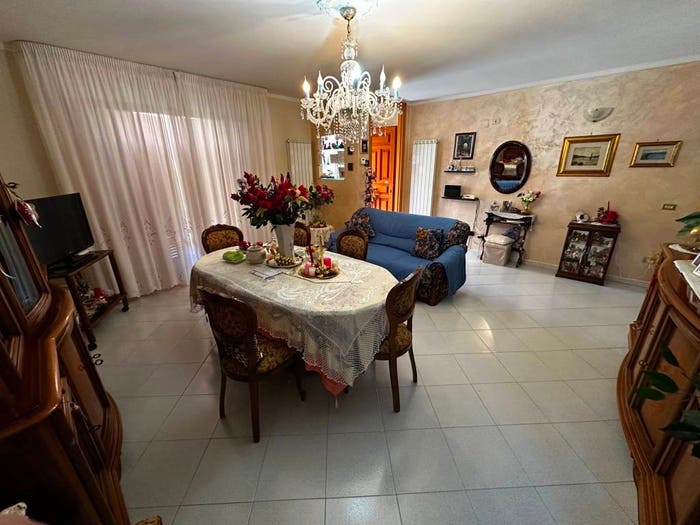 Casa con 6 locali in vendita in Cartoceto