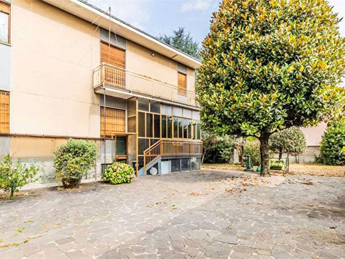 Casa con 5 locali in vendita in via bianchi, Centro, Ossona