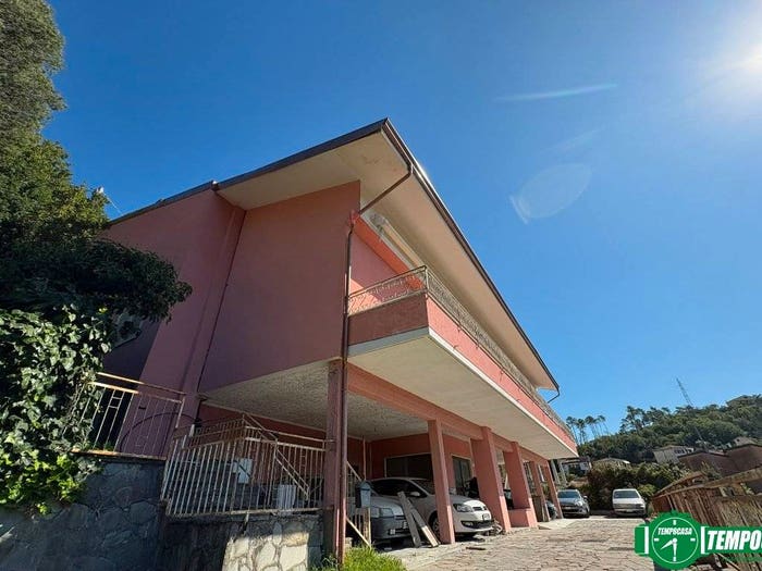 Appartamento con 6 locali in vendita in Via Provinciale Spezia, Isola, La Spezia