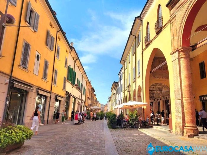 Casa con 6 locali in vendita in Corso Alberto Pio, Centro Storico, Carpi