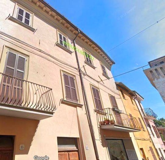 Appartamento con 5 locali in vendita in Corso Donato Bramante, Centro, Fermignano