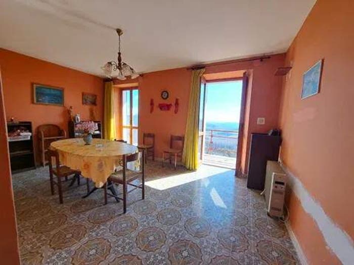 Casa con 6 locali in vendita in Ripe SNC, Ripe, Civitella del Tronto