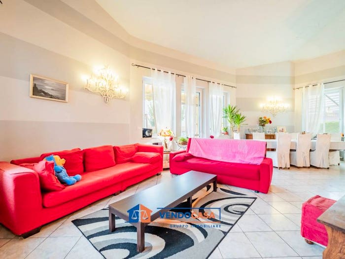 Casa con 6 locali in vendita in Via Mattona, Fossano