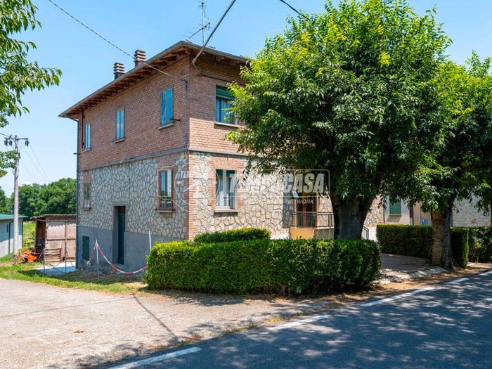 Casa con 6 locali in vendita in Via Rocchetta, Guiglia