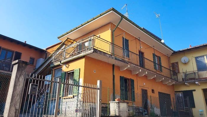 Casa trilocale in vendita in Via Leggiuno, Laveno, LavenoMombello