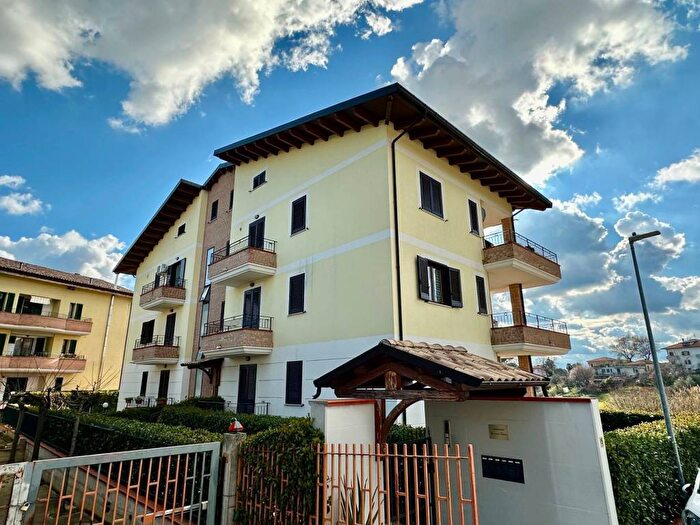 Appartamento trilocale in vendita in Via Giovanni Falcone, Centro, Mosciano Sant'Angelo