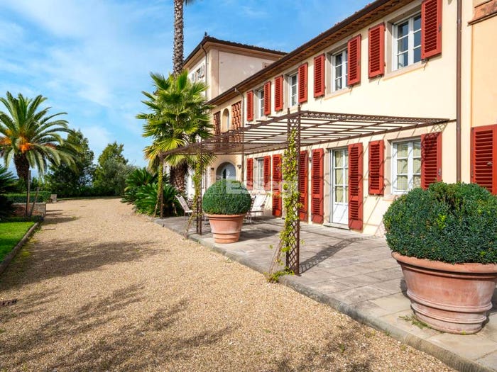 Casa con 6 locali in vendita in via di Montechiari, Montecarlo