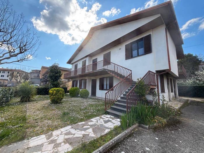 Casa con 6 locali in vendita in Via Andrea Zerbini, Centro, Montefiascone