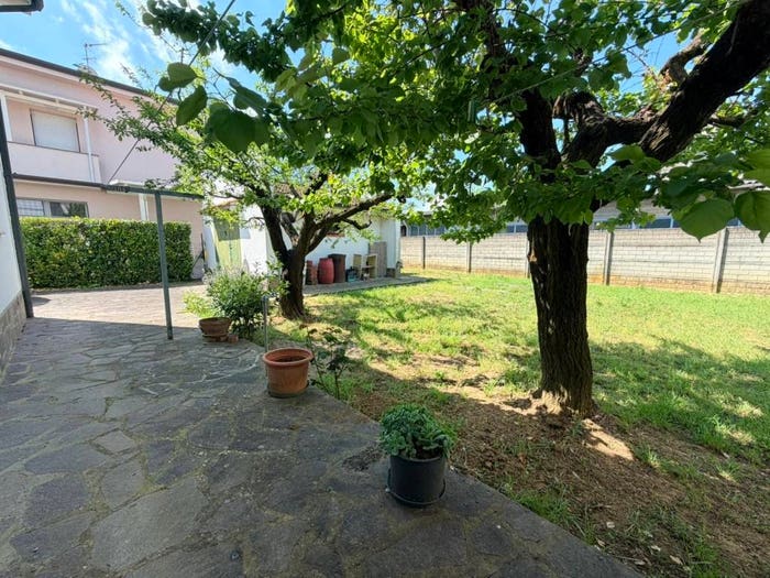Casa trilocale in vendita in Via Pinocchio, Giardino, Ponsacco