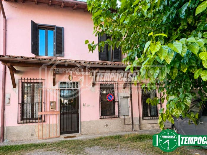 Casa quadrilocale in vendita in Via Cesare Battisti, Casorate Primo