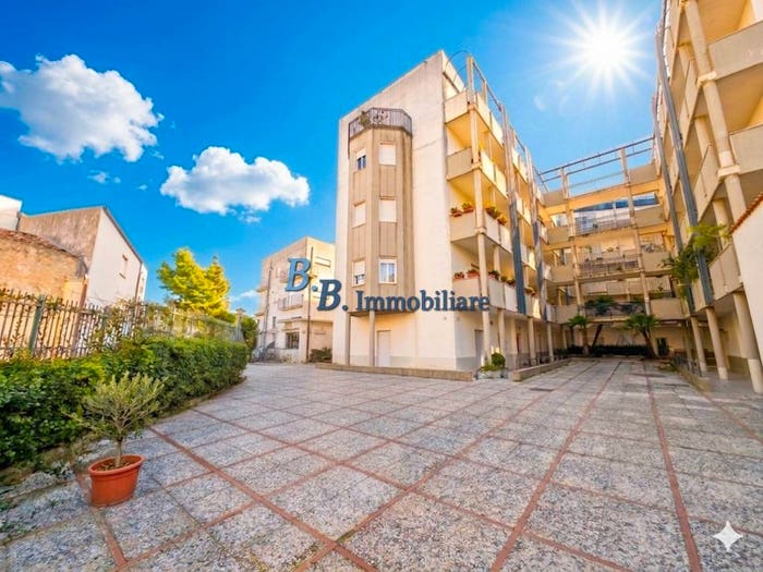 Appartamento con 5 locali in vendita in Corso dei Mille, Semicentro, Alcamo