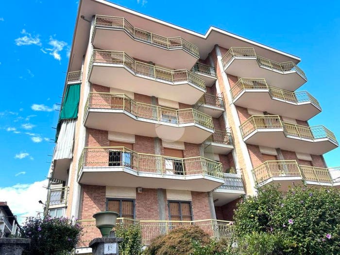 Appartamento trilocale in vendita in Via Madonnina, Centro, Gassino Torinese