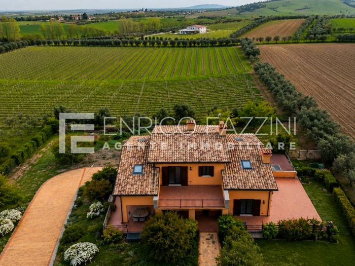 Casa con 6 locali in vendita in Via Traversa Mari, Giulianova