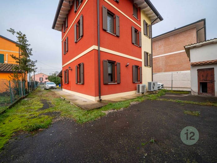 Casa quadrilocale in vendita in Centro, Novi di Modena