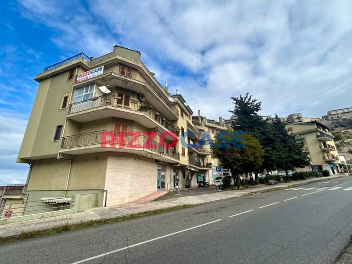Appartamento con 6 locali in vendita in Via Giuseppe Rizzo, Rossano, CoriglianoRossano