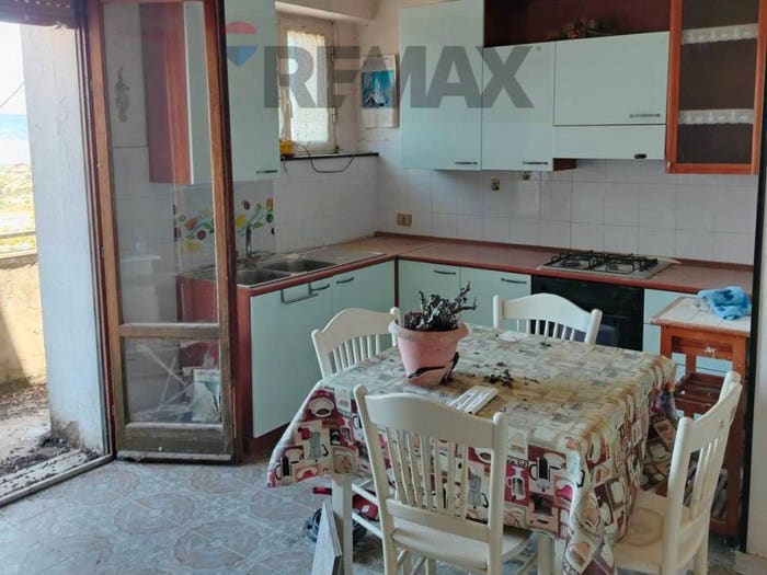 Appartamento quadrilocale in vendita in Viale Principe Umberto, Centro, Caltagirone
