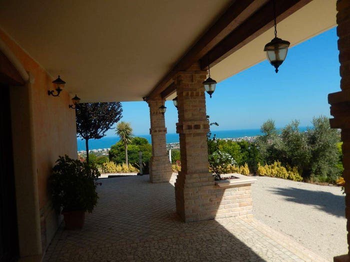 Casa con 6 locali in vendita in Colonnella