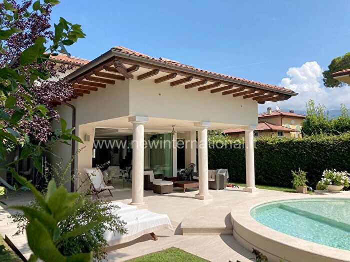 Casa con 6 locali in vendita in Via Aldous Leonard Huxley, Centro, Forte dei Marmi