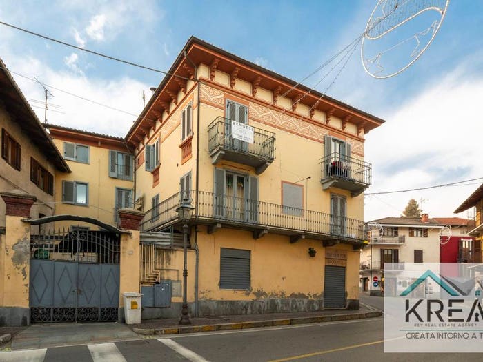 Appartamento quadrilocale in vendita in Via Umberto I, Centro, Giaveno