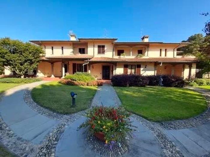 Casa con 6 locali in vendita in Cazzago San Martino