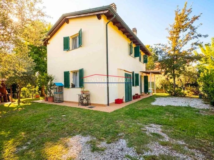 Casa quadrilocale in vendita in Via XXV Aprile, Marina Verde Renella, Montignoso