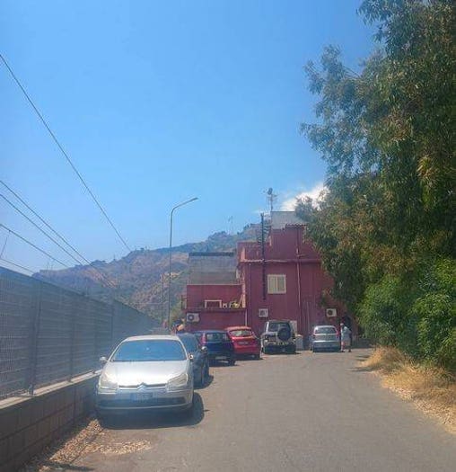Casa con 6 locali in vendita in Via Dei Cipressi, Sant'Alessio Siculo