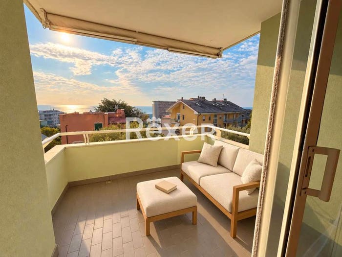 Appartamento con 5 locali in vendita in Via Privata Olivetta, Villetta Valloria, Savona