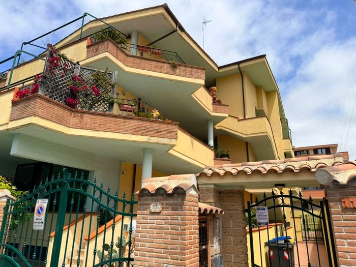 Appartamento trilocale in vendita in Via La Spezia, Centro, Ladispoli