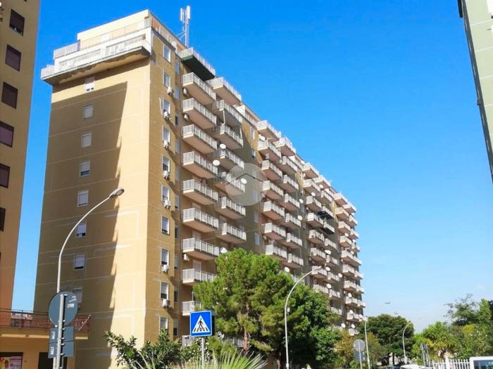 Appartamento quadrilocale in vendita in Via Azolino Hazon, Brancaccio, Palermo