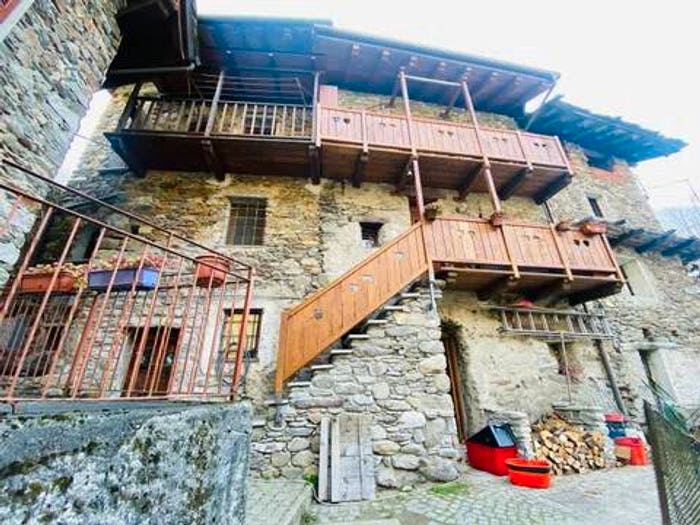 Casa con 5 locali in vendita in Via Roma, Lillianes