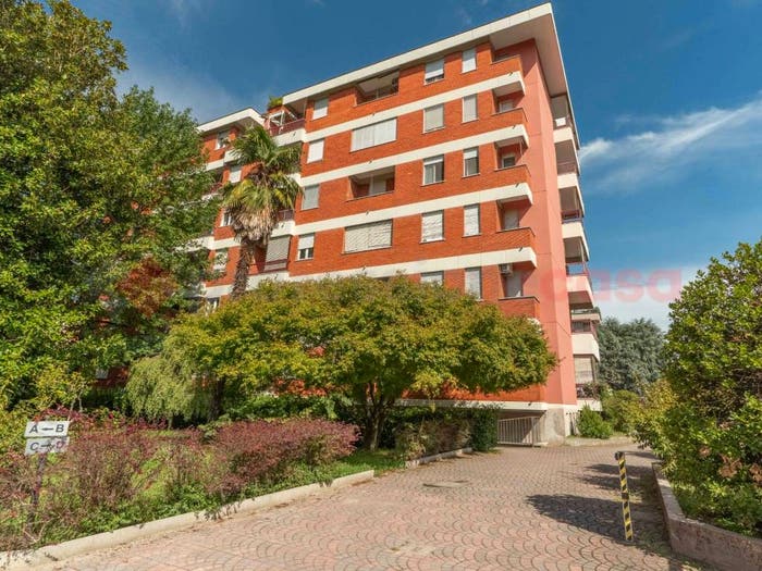 Appartamento trilocale in vendita in Via Ovada, Famagosta, Milano