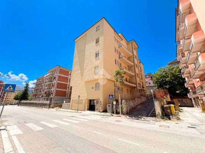 Appartamento quadrilocale in vendita in Via Cittaducale, Duomo Fontana Luminosa, L'Aquila